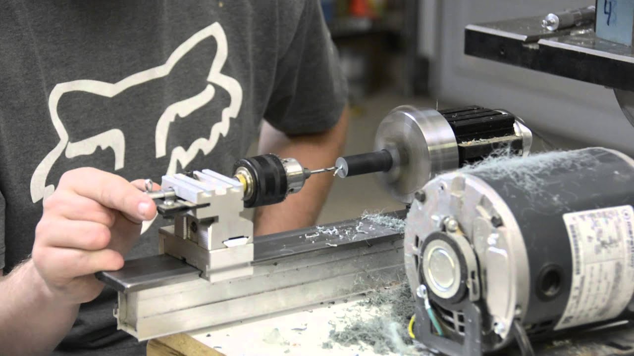 How a Lathe Machine Works?