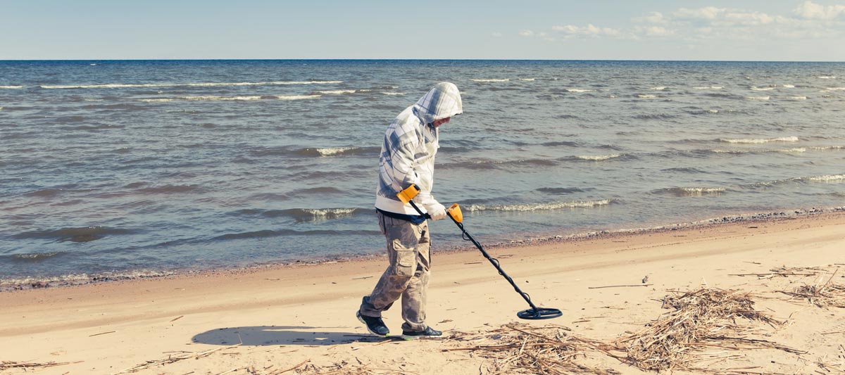 Best Metal Detector for Wet and Dry Sand